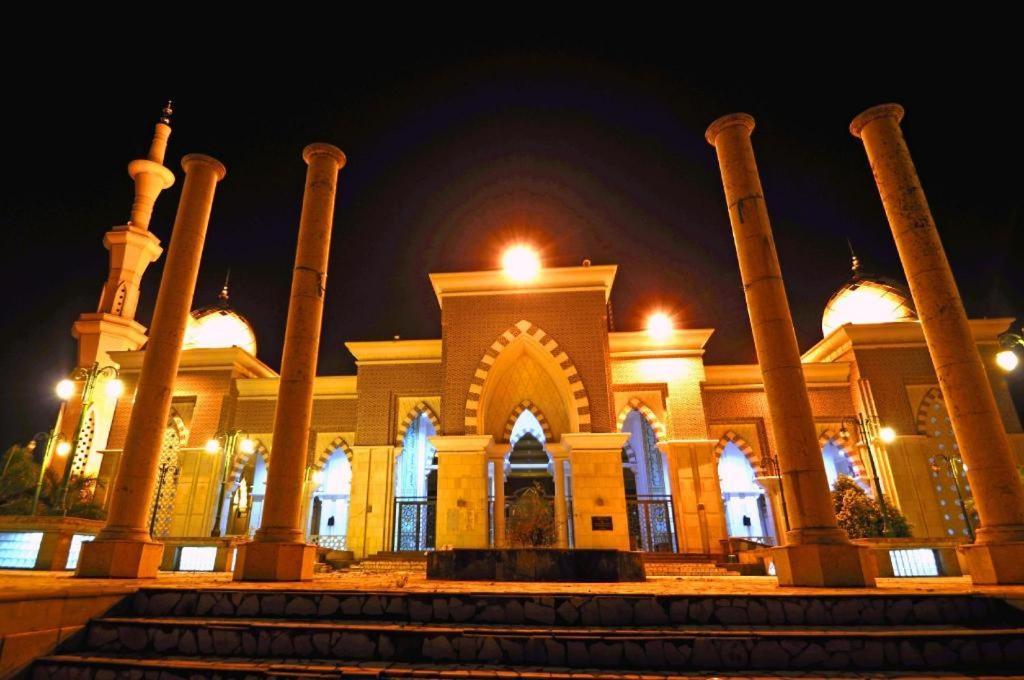 Grand Imawan Hotel Macáçar Exterior foto
